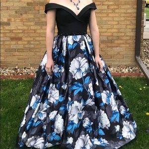 Black and blue floral print prom dress. Size 6